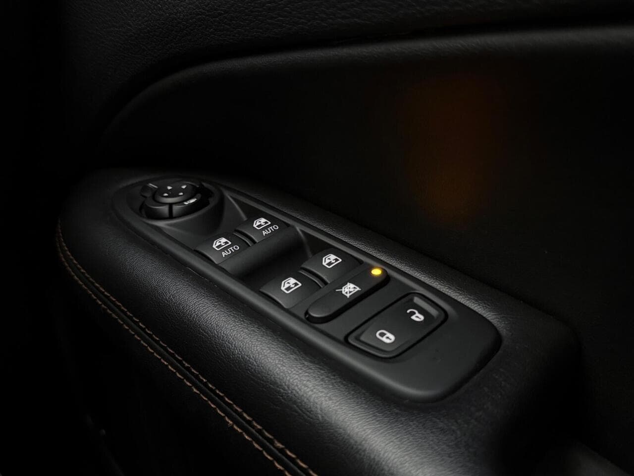 Jeep Compass thumbnail Misc Controls