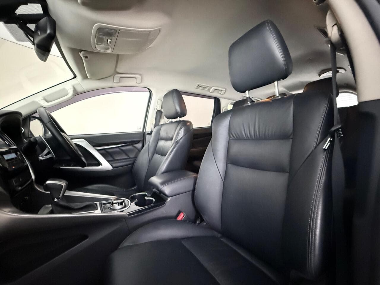 Mitsubishi Shogun Sport thumbnail Seat Front Passenger
