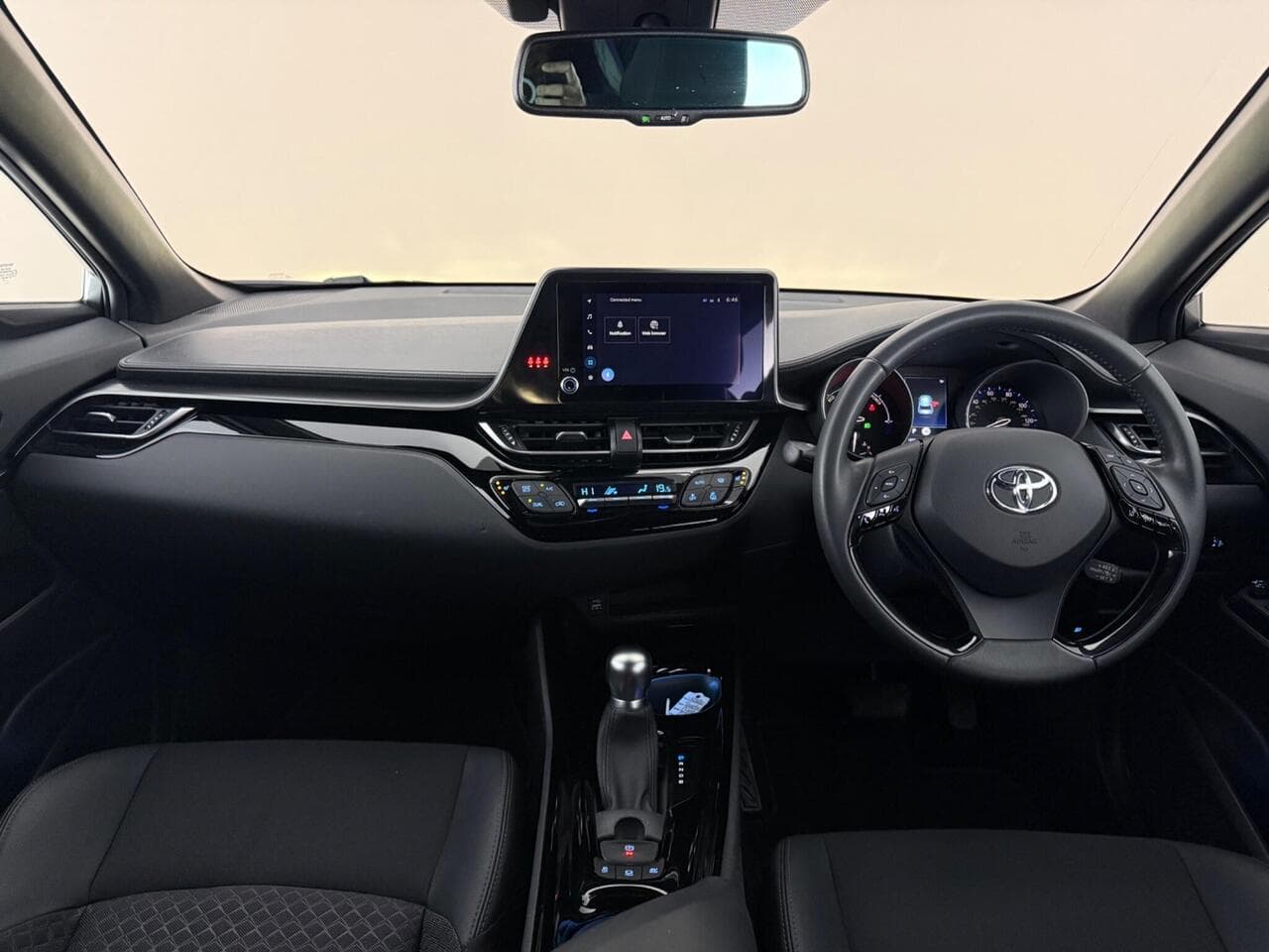 Toyota C-HR thumbnail Interior Front