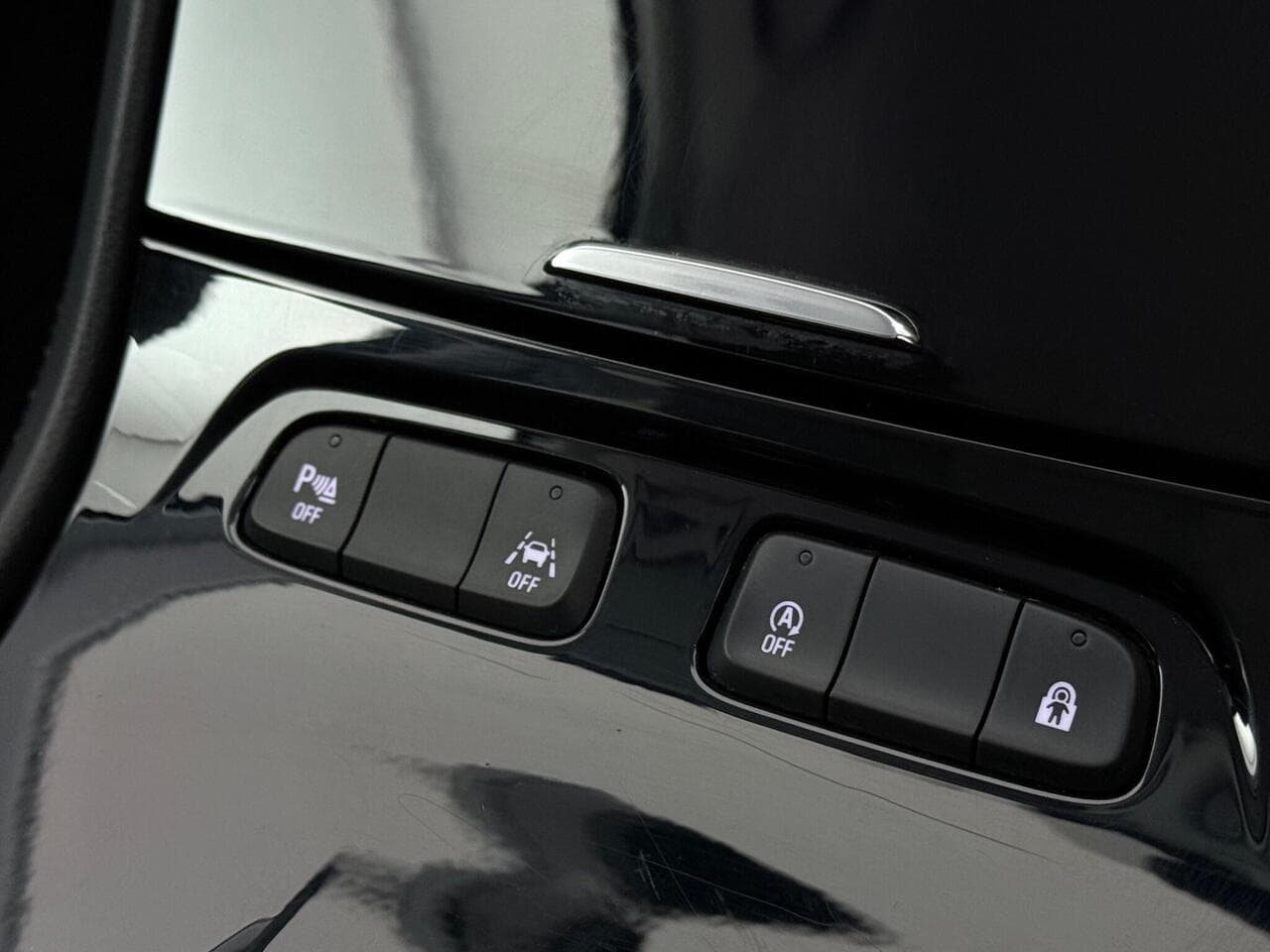 Vauxhall Grandland thumbnail Misc Controls