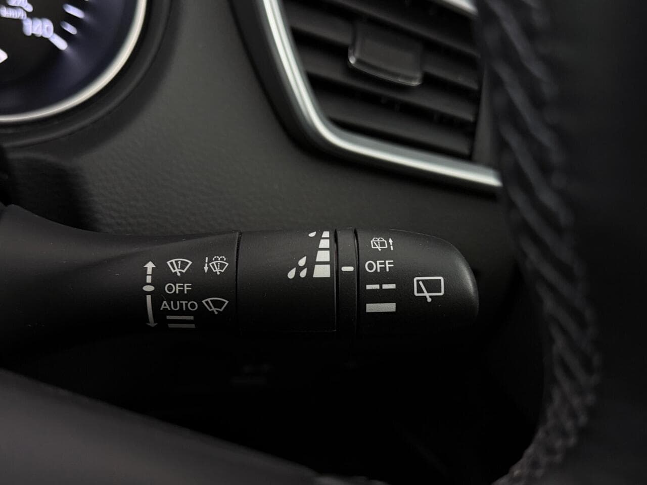 Nissan Qashqai thumbnail Misc Controls