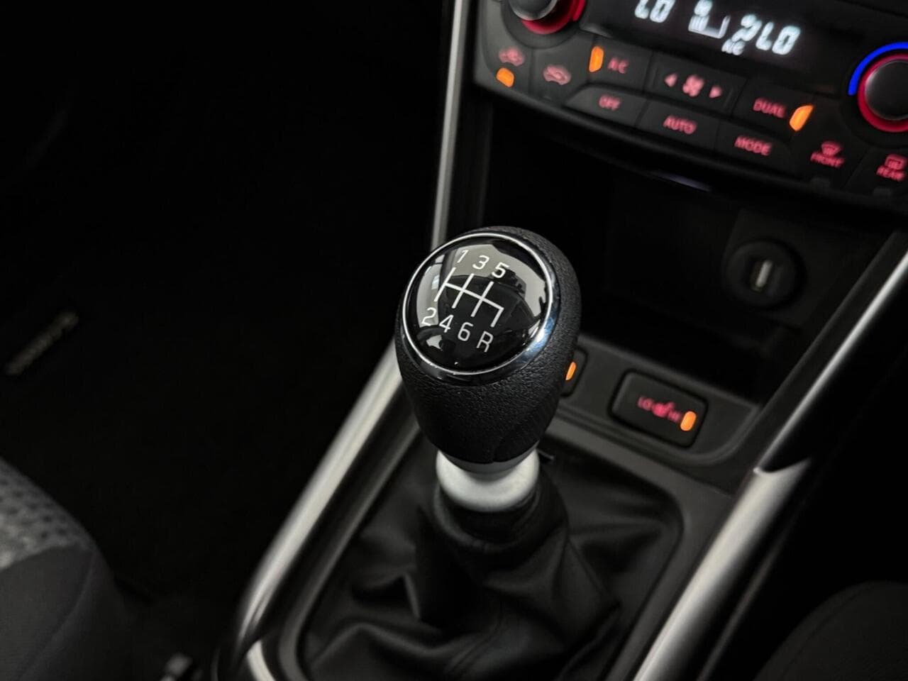 Suzuki S-Cross thumbnail Interior Front