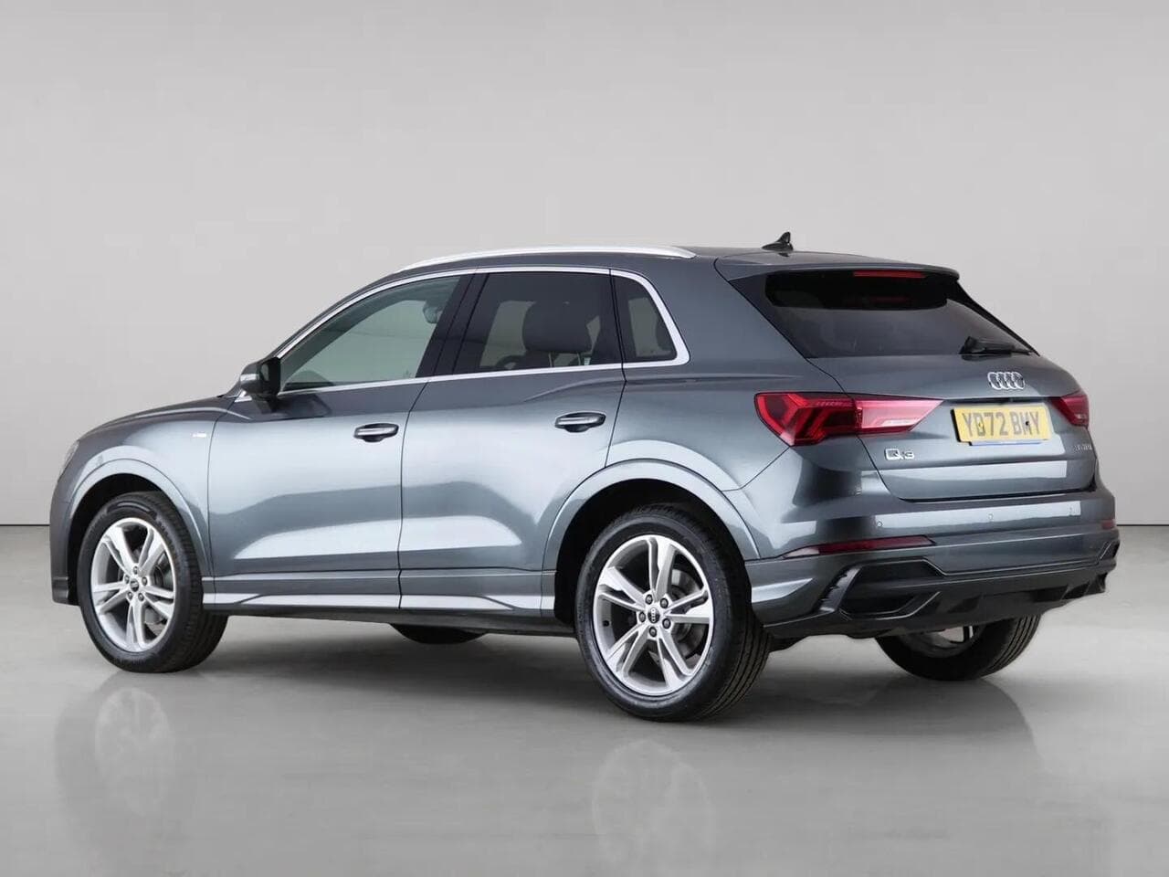 Audi Q3 thumbnail Rear Left