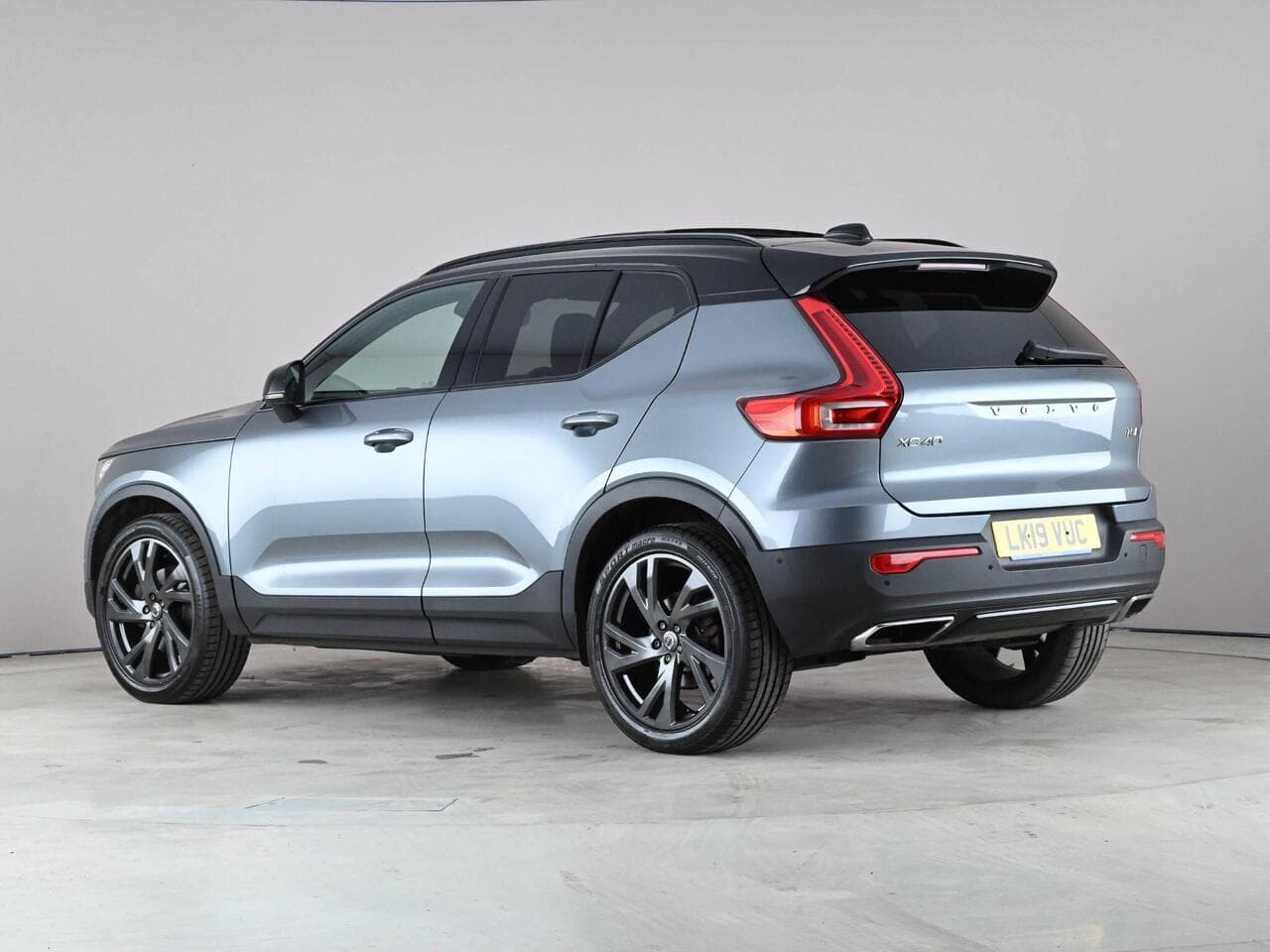 Volvo XC40 thumbnail Rear Left