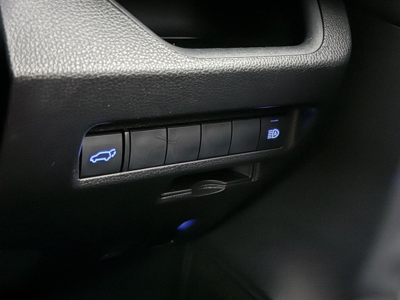 Toyota RAV4 thumbnail Misc Controls