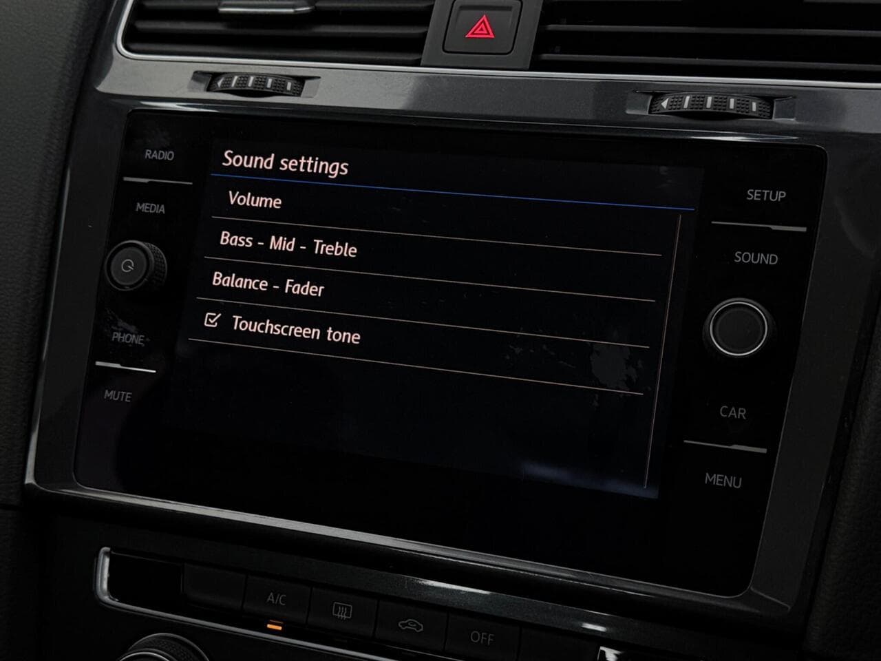 Volkswagen Golf thumbnail Infotainment System