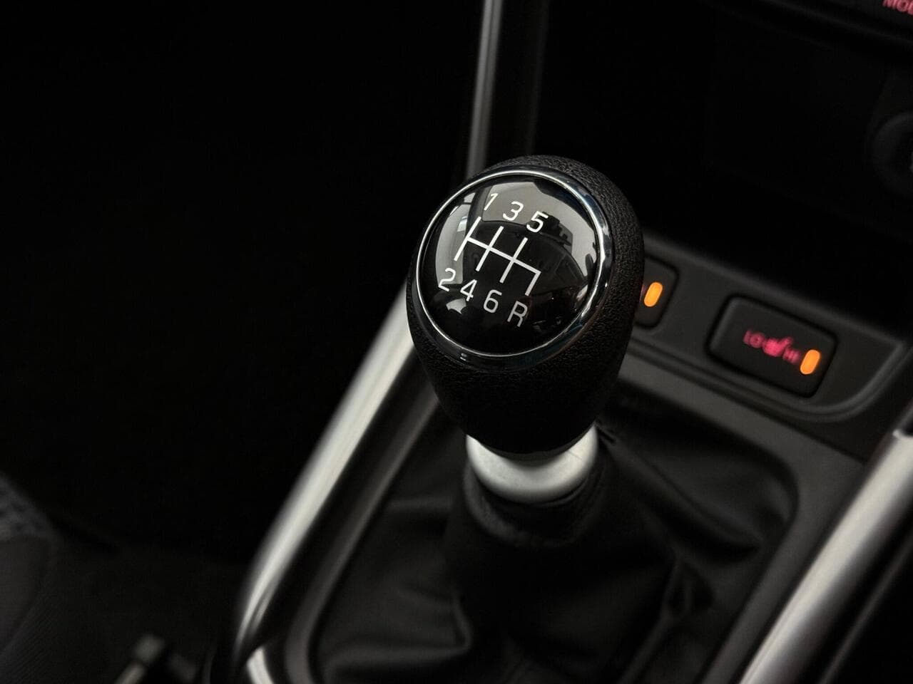 Suzuki S-Cross thumbnail Interior Front
