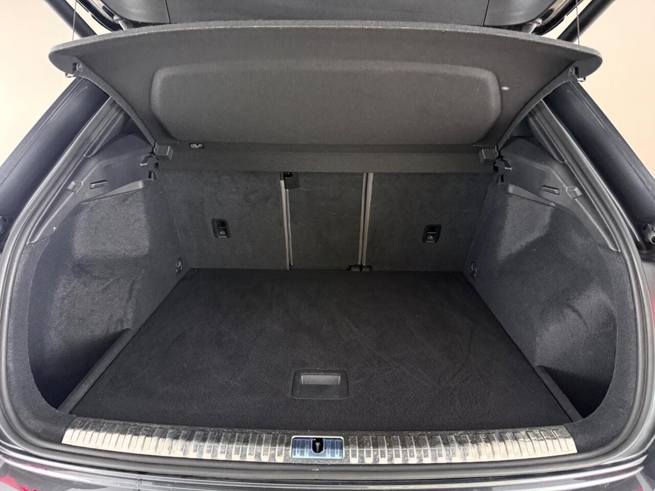 Audi Q3 thumbnail Boot
