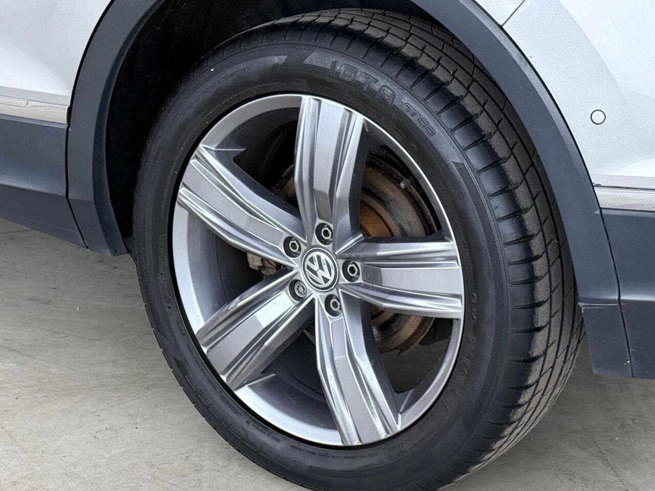 Volkswagen Tiguan thumbnail Wheel