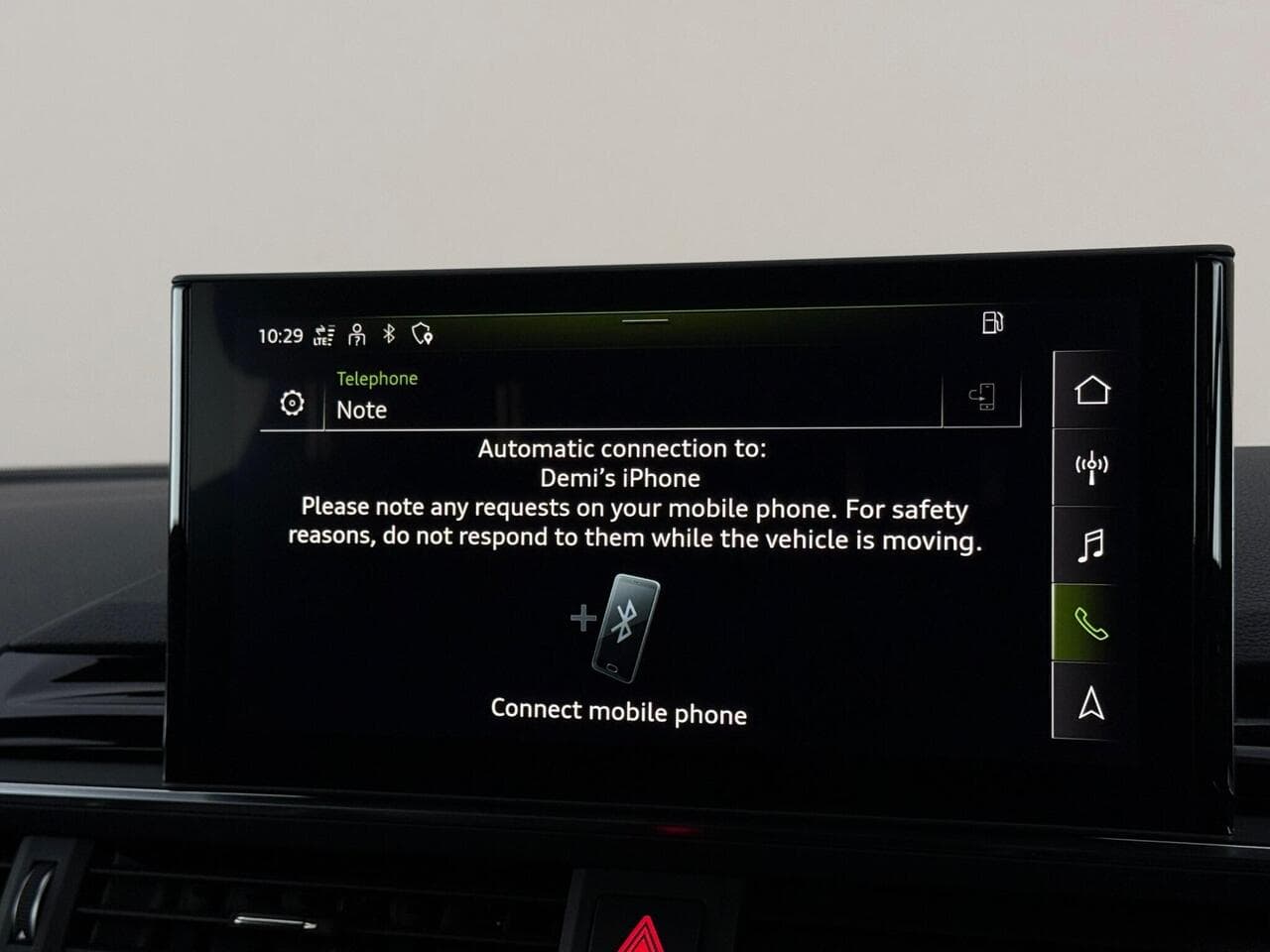 Audi A4 Avant thumbnail Infotainment System