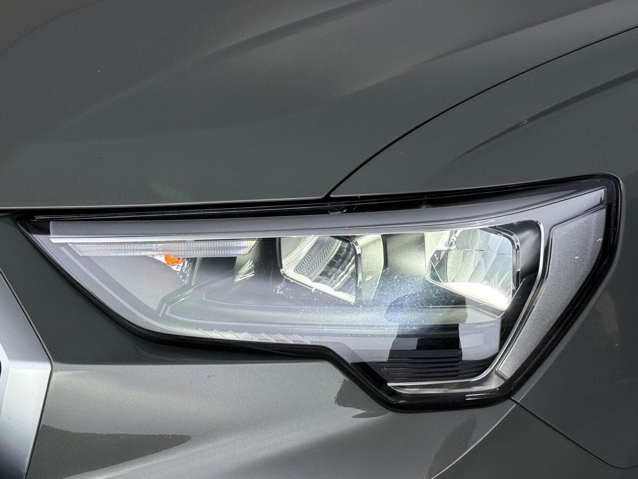 Audi Q3 thumbnail Lights Front