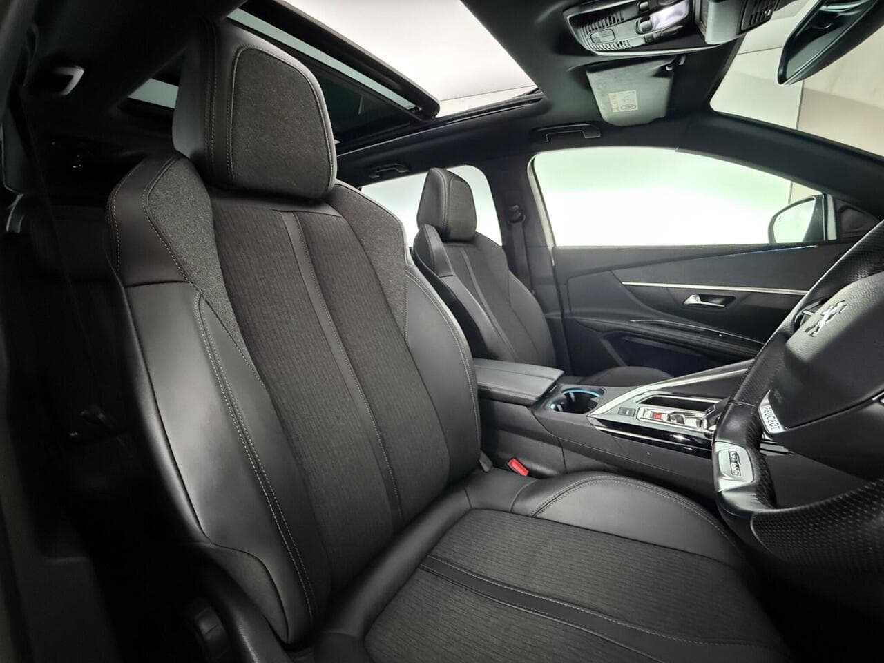 Peugeot 5008 thumbnail Seat Driver