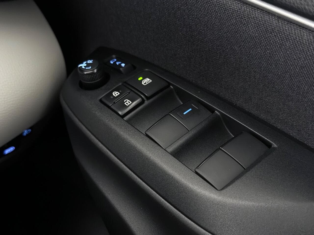 Toyota Yaris thumbnail Misc Controls