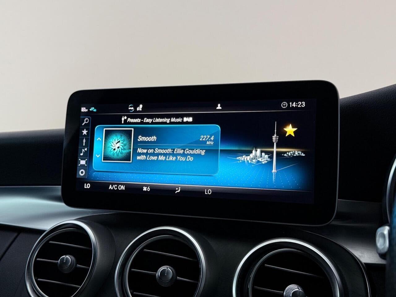 Mercedes-Benz C Class thumbnail Infotainment System