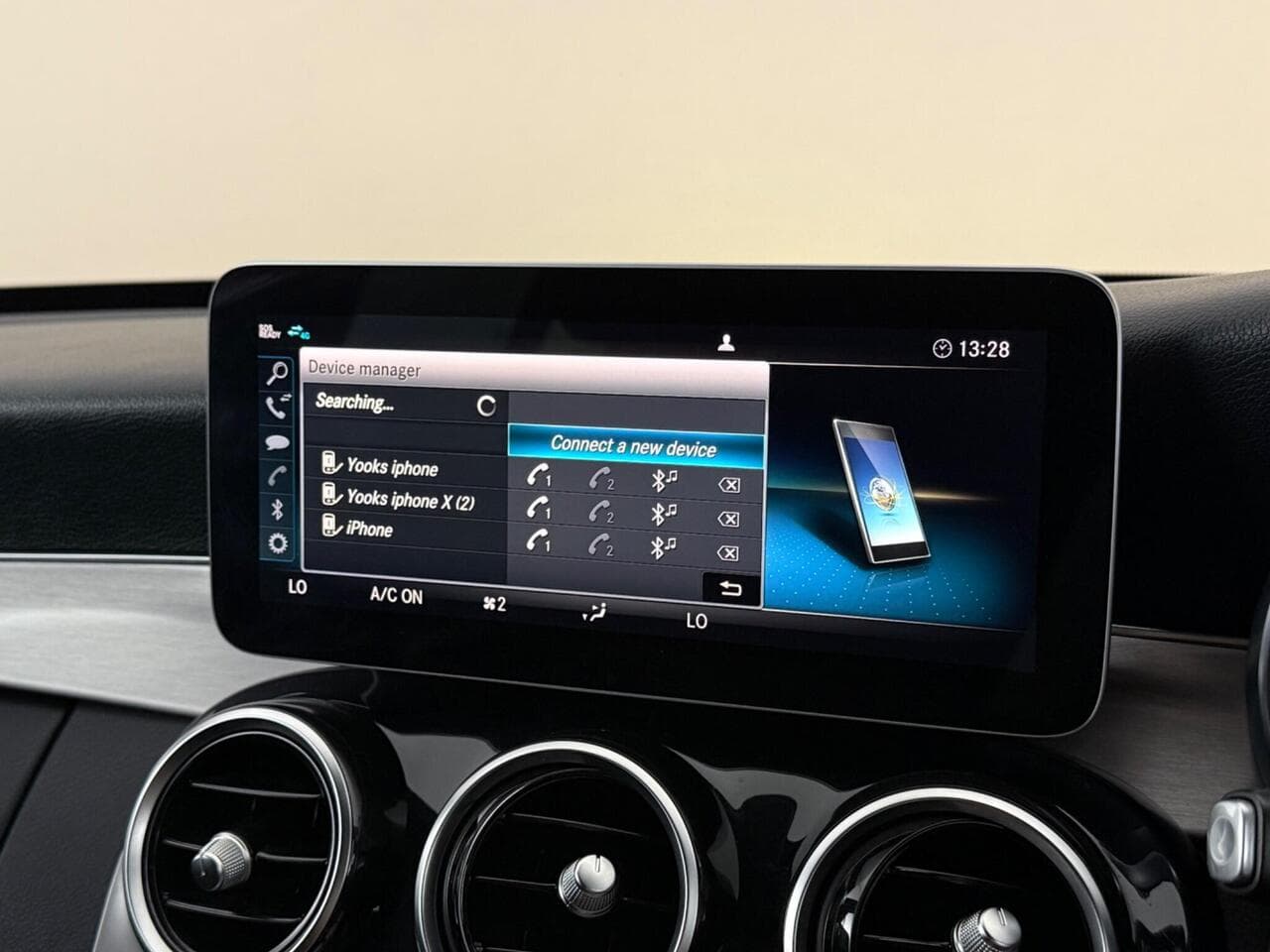 Mercedes-Benz C Class thumbnail Infotainment System