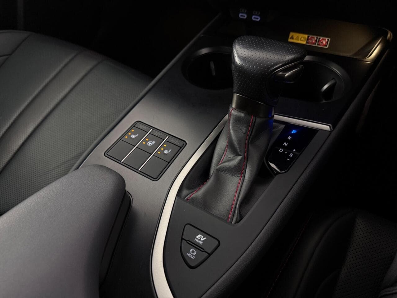 Lexus UX thumbnail Interior Front