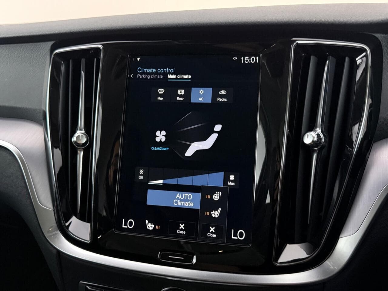 Volvo V60 thumbnail Infotainment System
