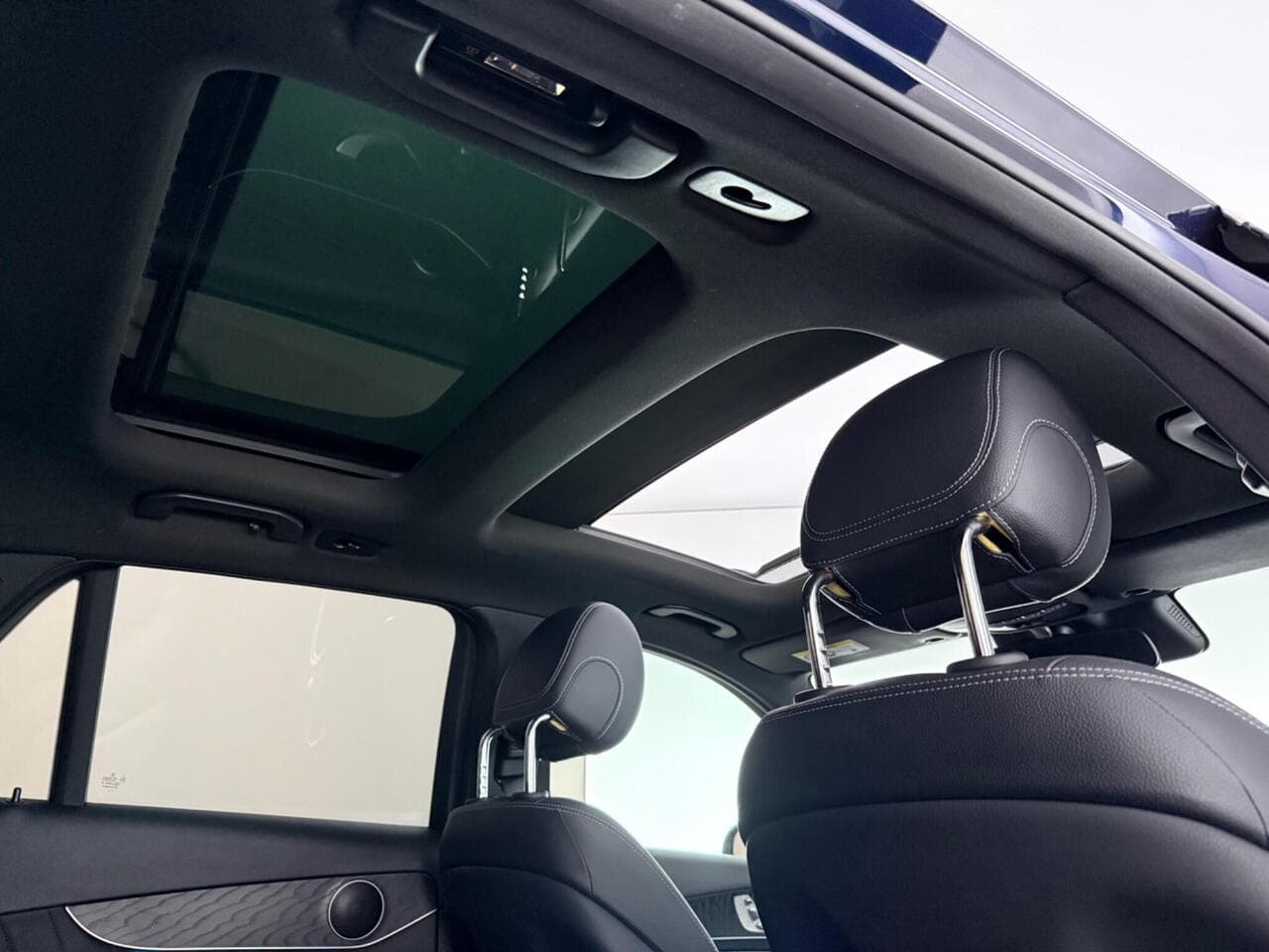 Mercedes-Benz GLC thumbnail Roof