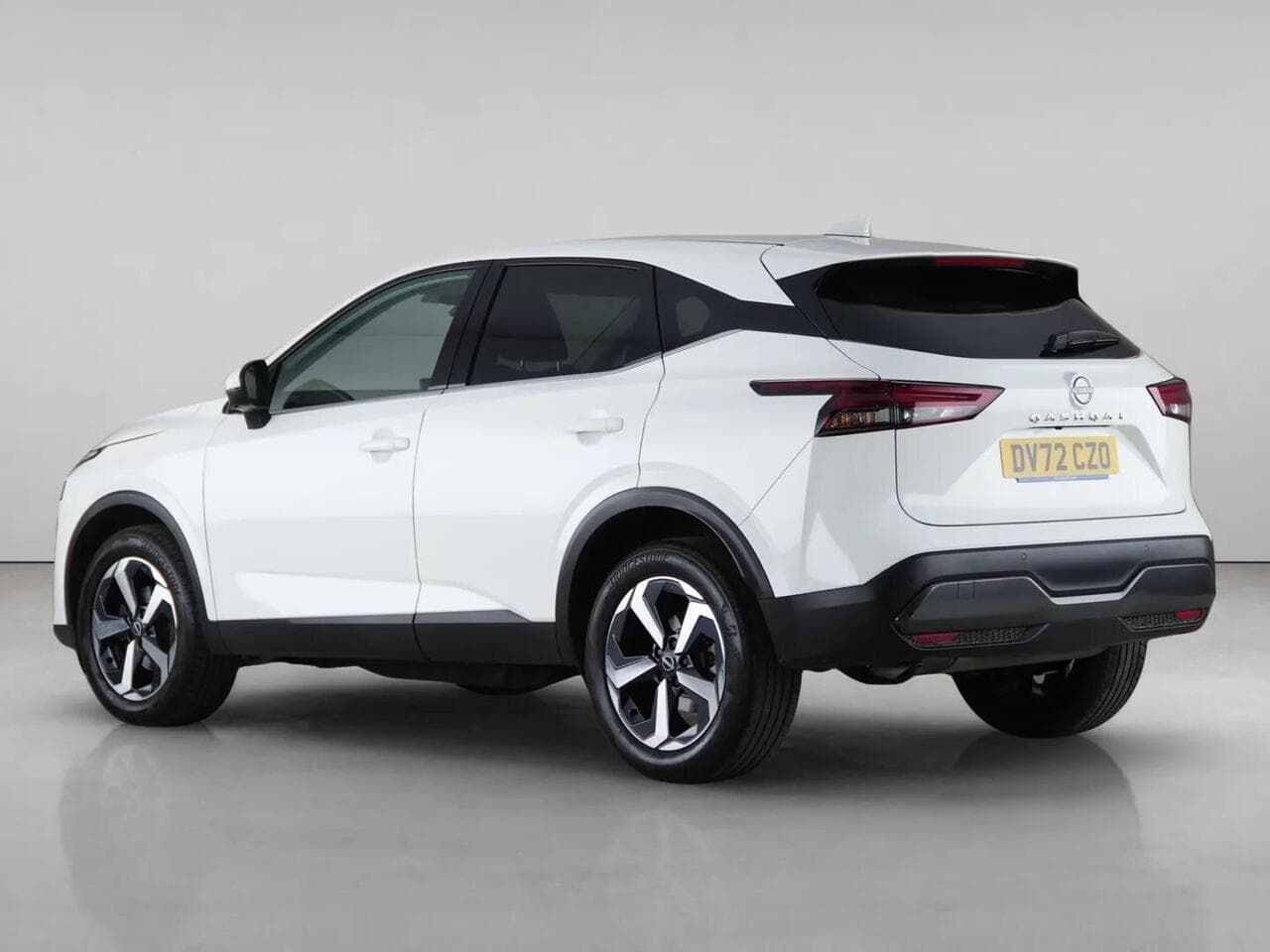 Nissan Qashqai thumbnail Rear Left