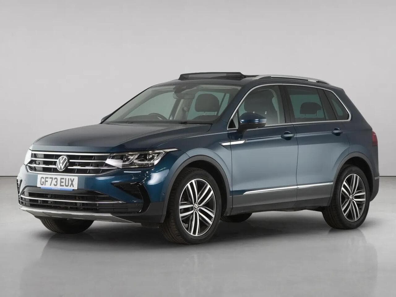 Volkswagen Tiguan thumbnail Front Left