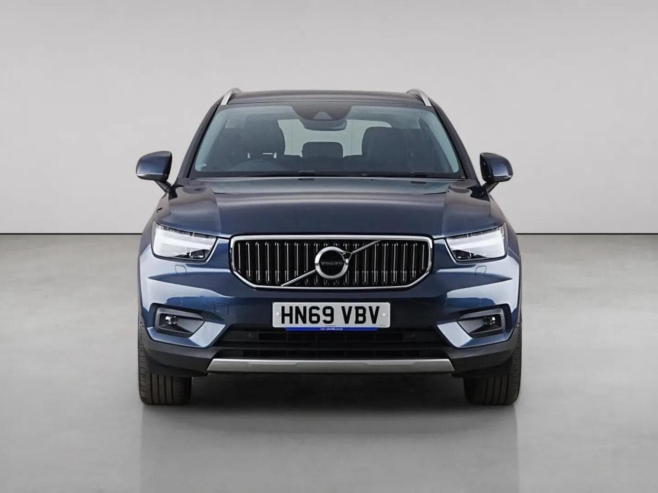 Volvo XC40 thumbnail Front