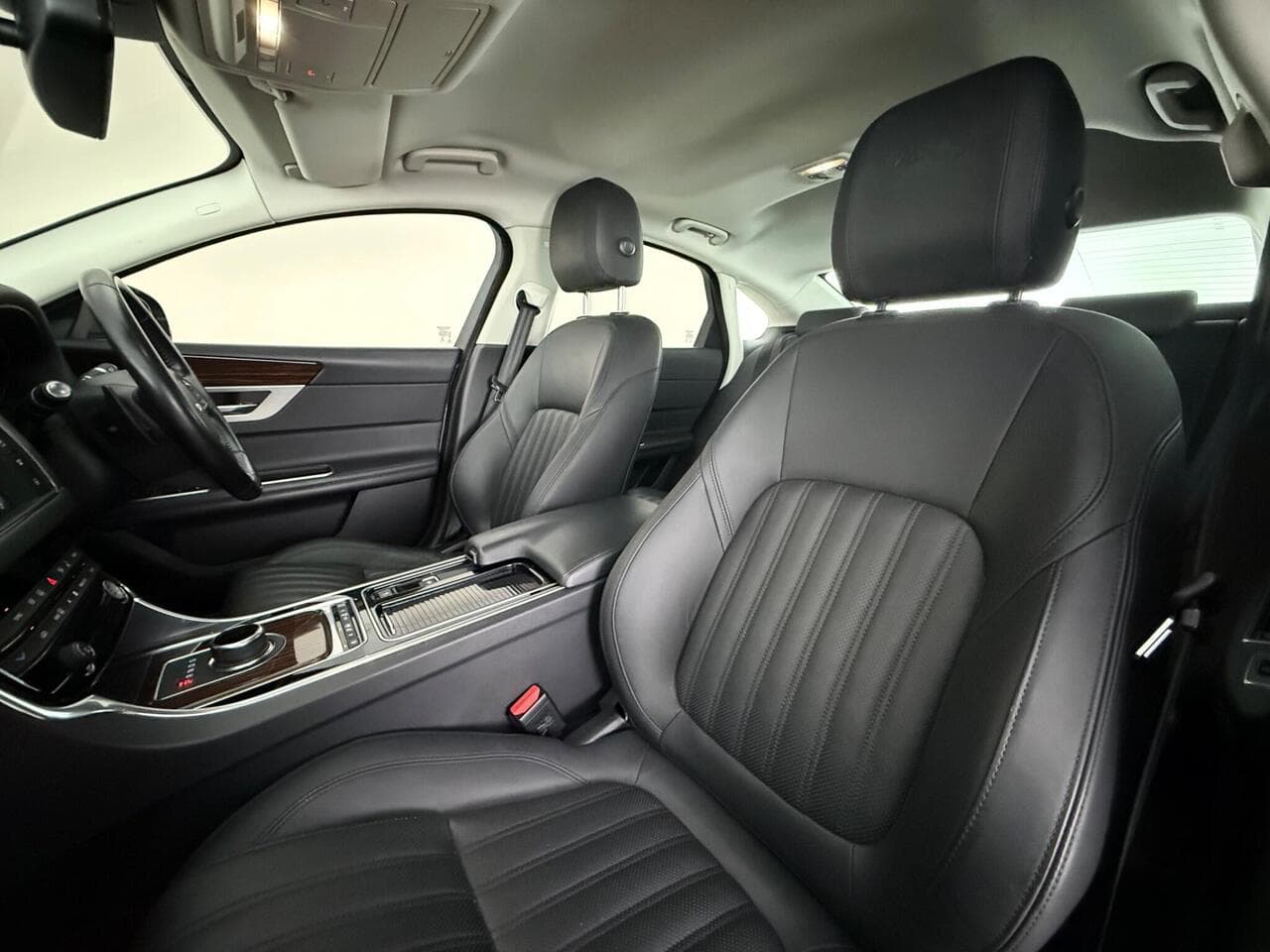 Jaguar XF thumbnail Seat Front Passenger