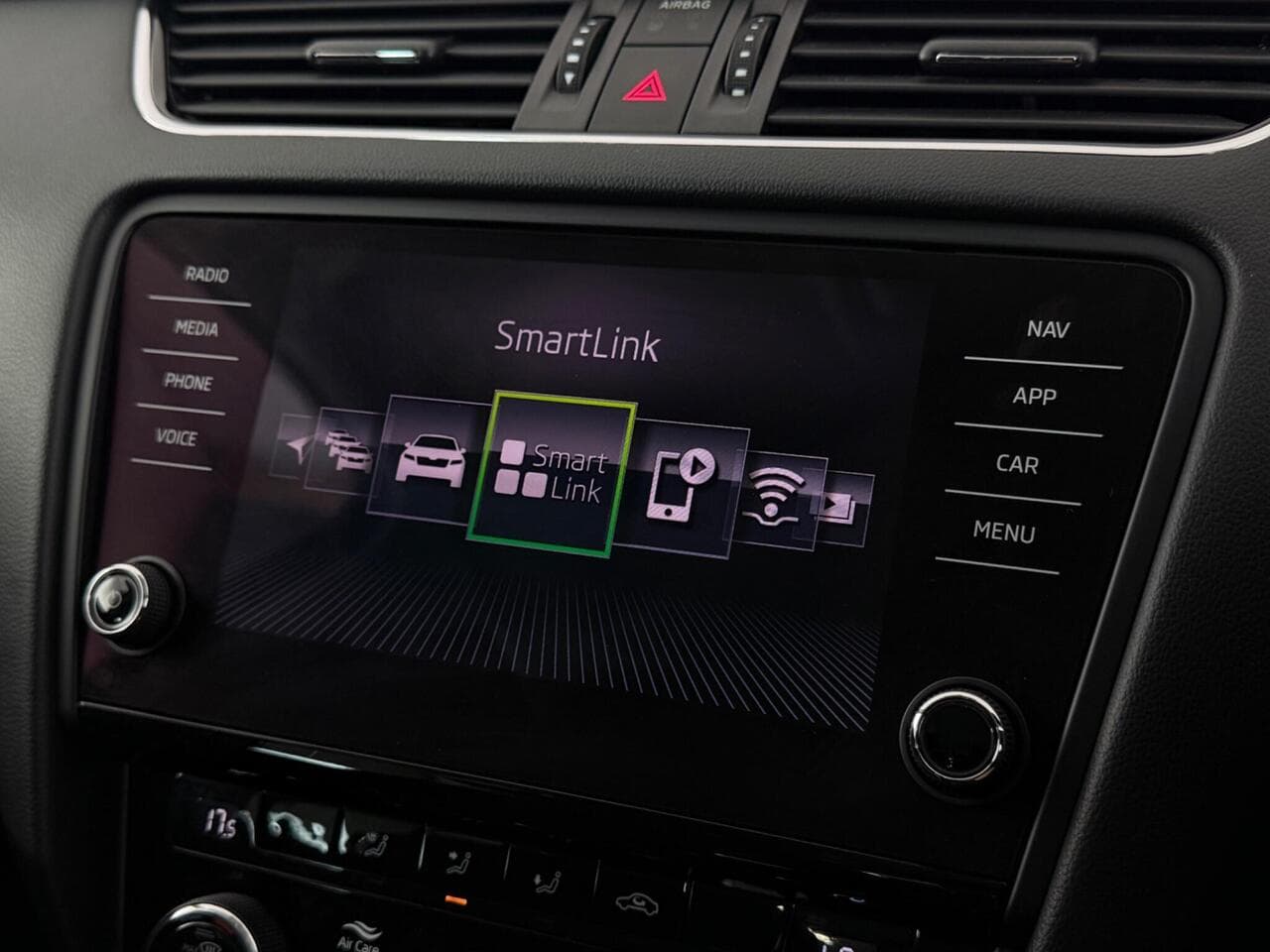 Skoda Octavia thumbnail Infotainment System