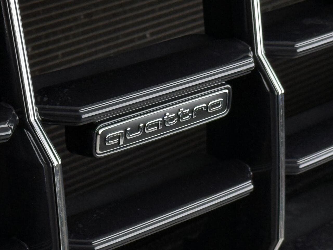 Audi Q8 thumbnail Badge Exterior