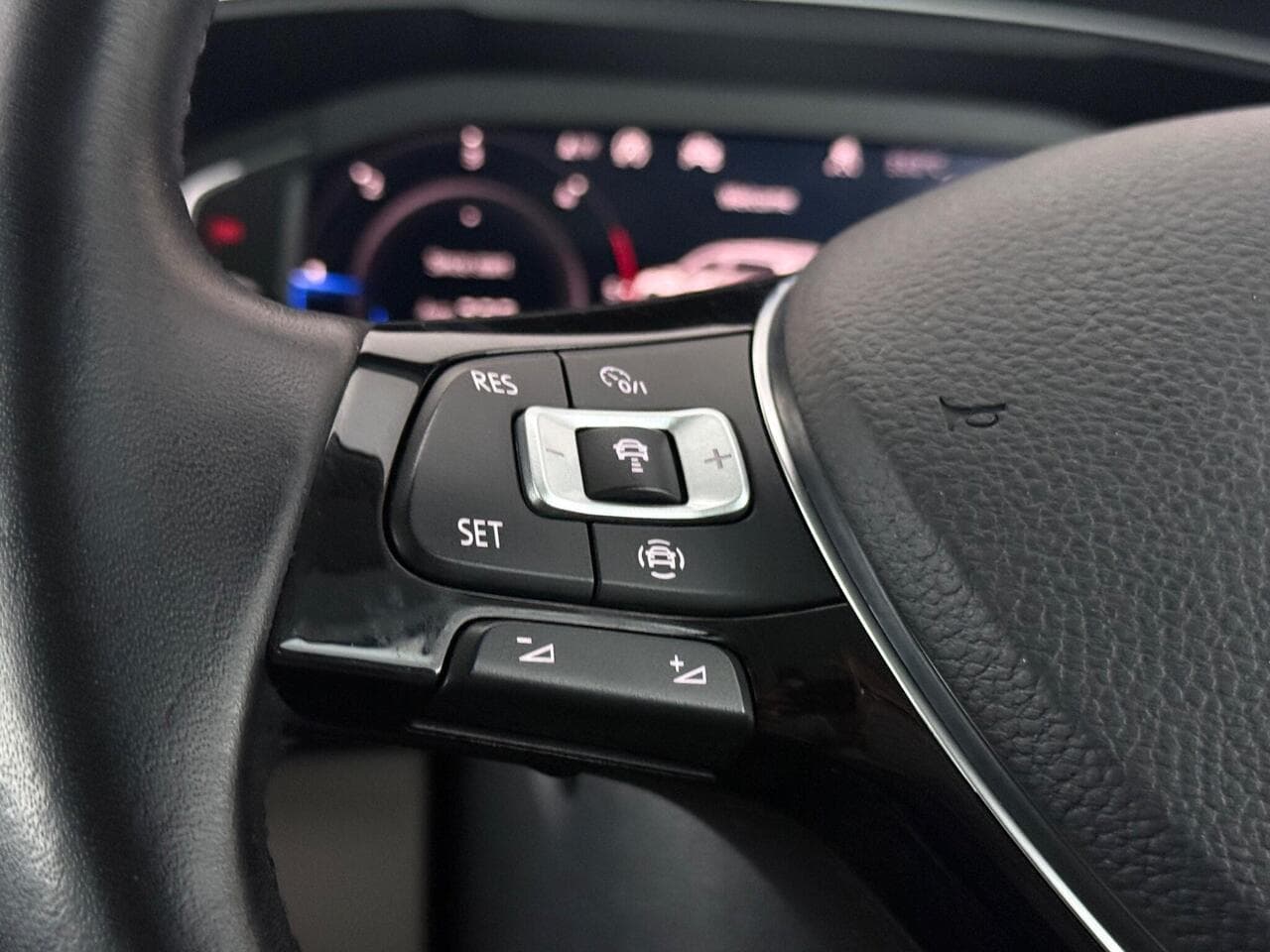 Volkswagen Tiguan thumbnail Misc Controls