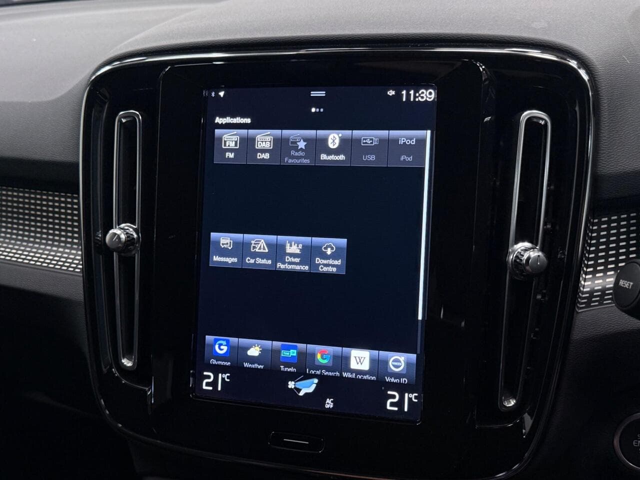Volvo XC40 thumbnail Infotainment System