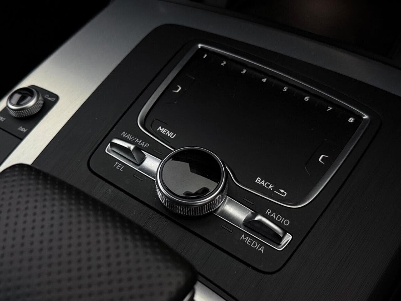 Audi Q5 thumbnail Misc Controls