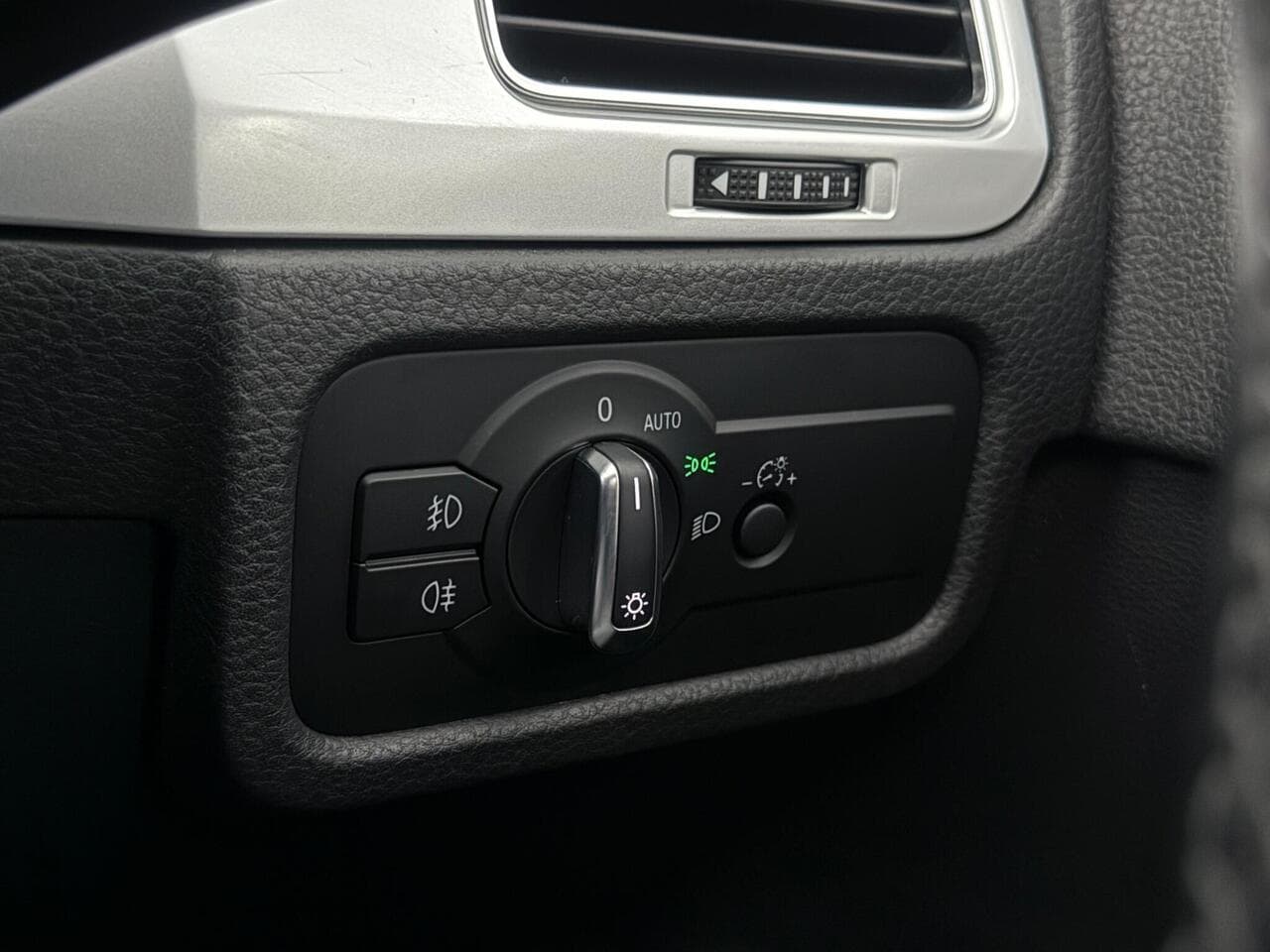 Volkswagen Touareg thumbnail Misc Controls