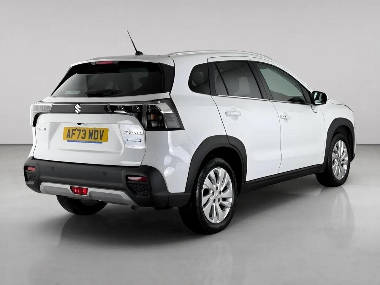 Suzuki S-Cross thumbnail Rear Right