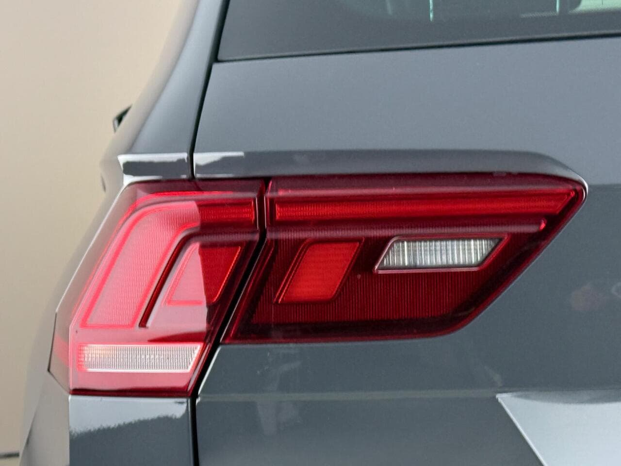 Volkswagen Tiguan thumbnail Lights Rear
