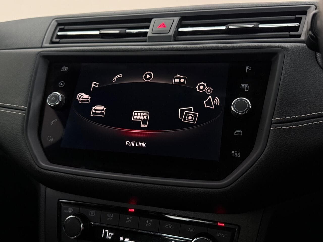 SEAT Arona thumbnail Infotainment System