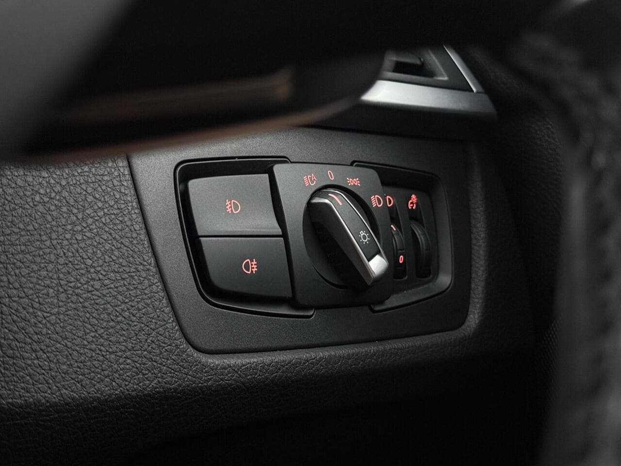 BMW 3 Series thumbnail Misc Controls