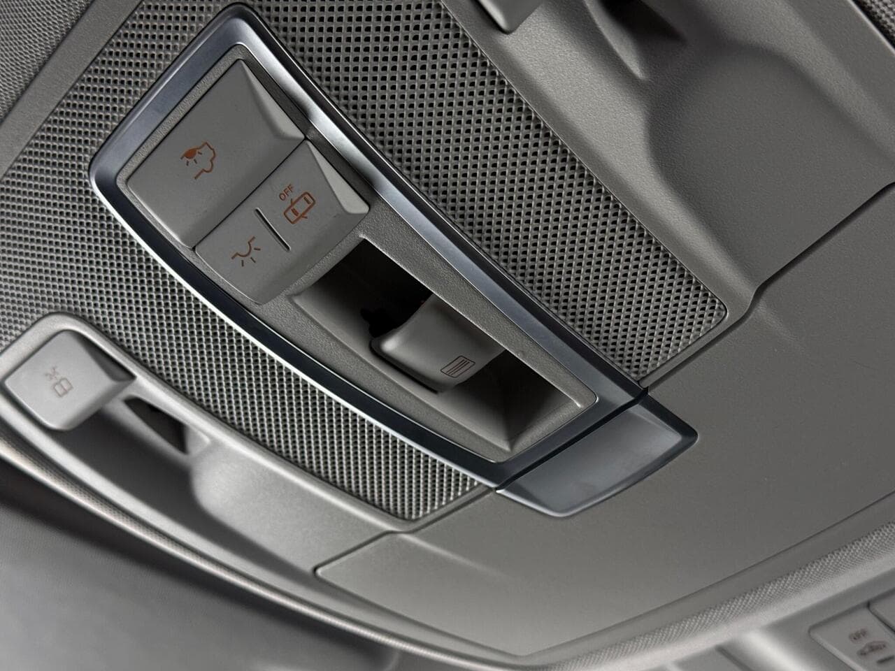 Mercedes-Benz GLE thumbnail Misc Controls