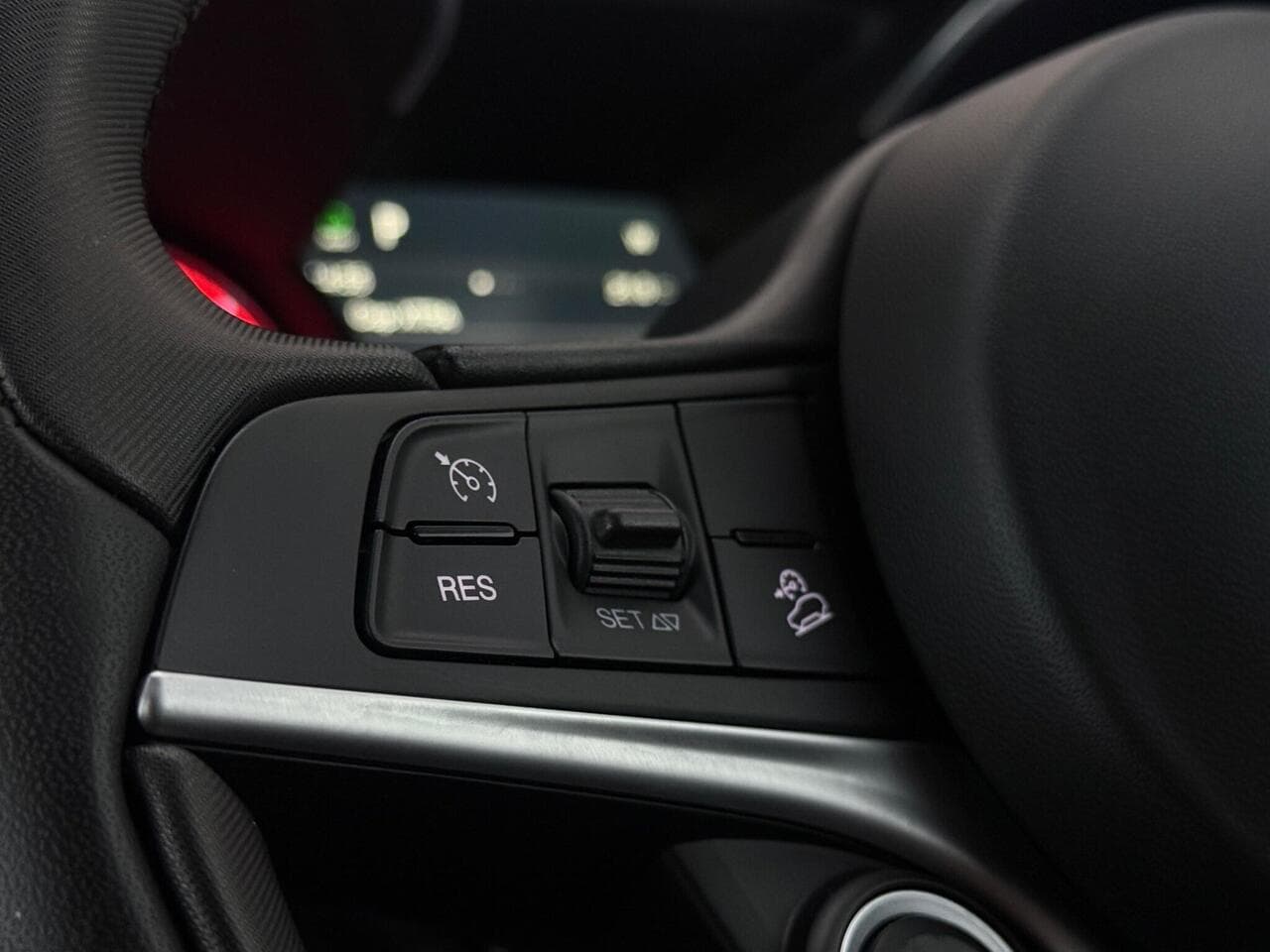 Alfa Romeo Stelvio thumbnail Misc Controls