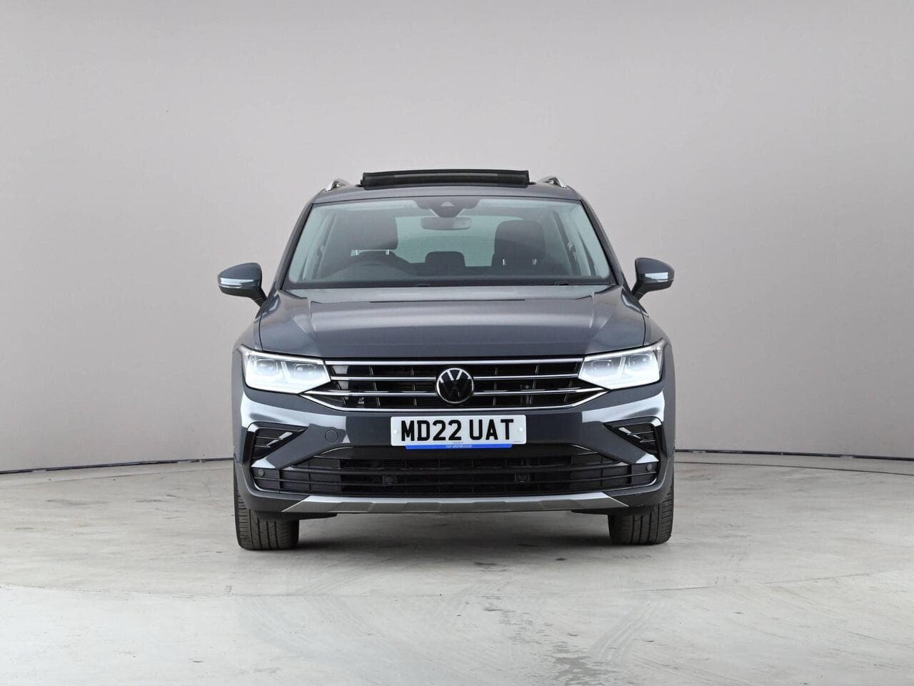 Volkswagen Tiguan thumbnail Front