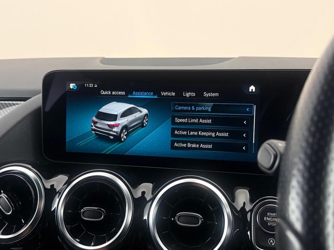Mercedes-Benz GLA thumbnail Infotainment System