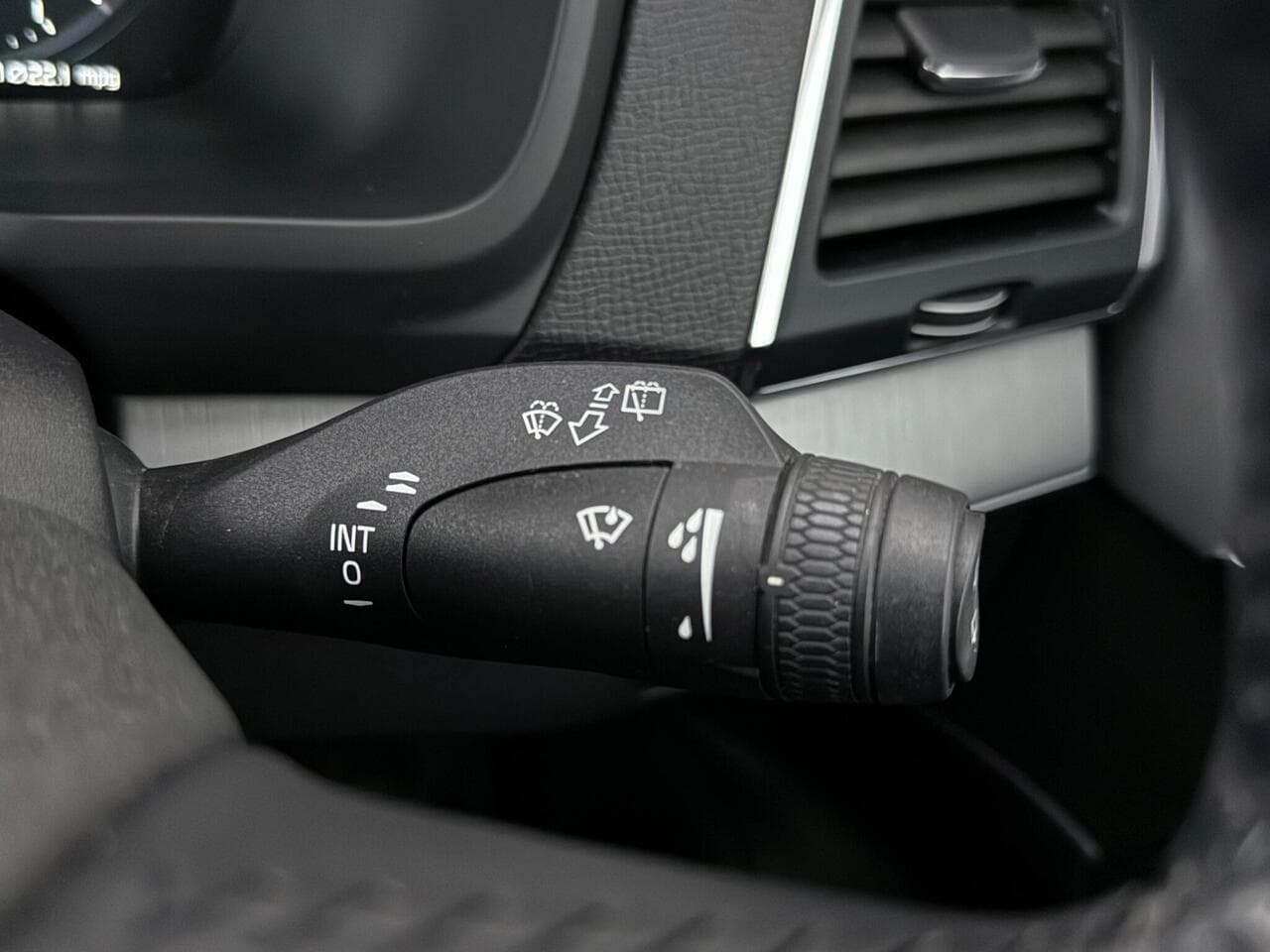 Volvo XC90 thumbnail Misc Controls