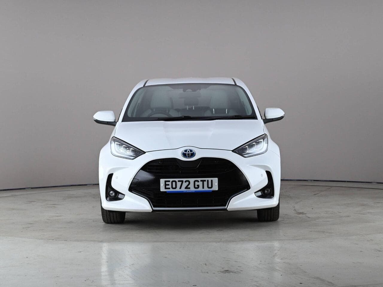 Toyota Yaris thumbnail Front