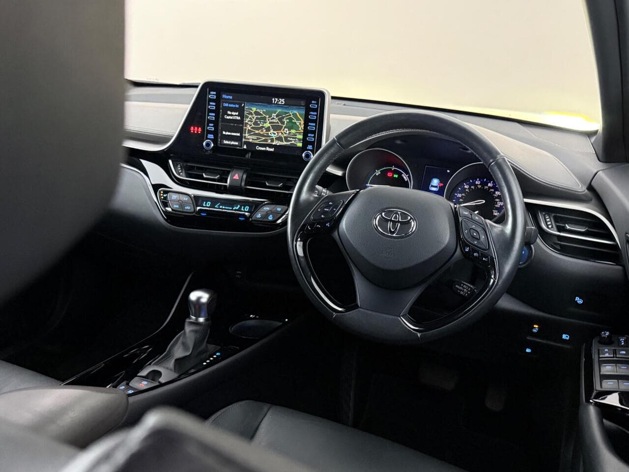 Toyota C-HR thumbnail Steering Wheel