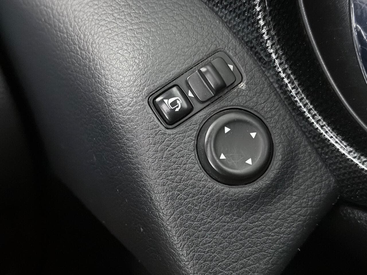 Nissan X-Trail thumbnail Misc Controls