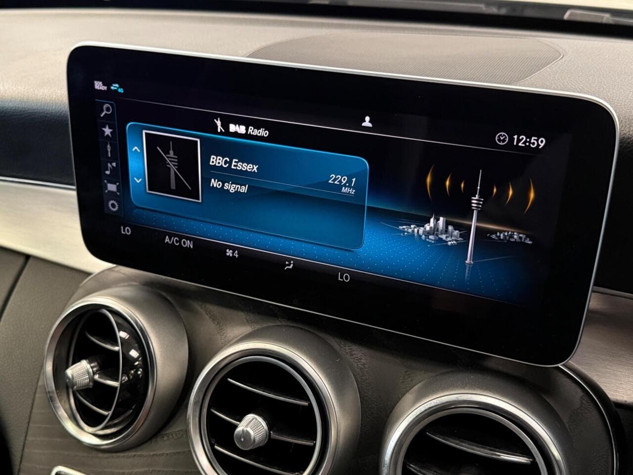 Mercedes-Benz C Class thumbnail Infotainment System