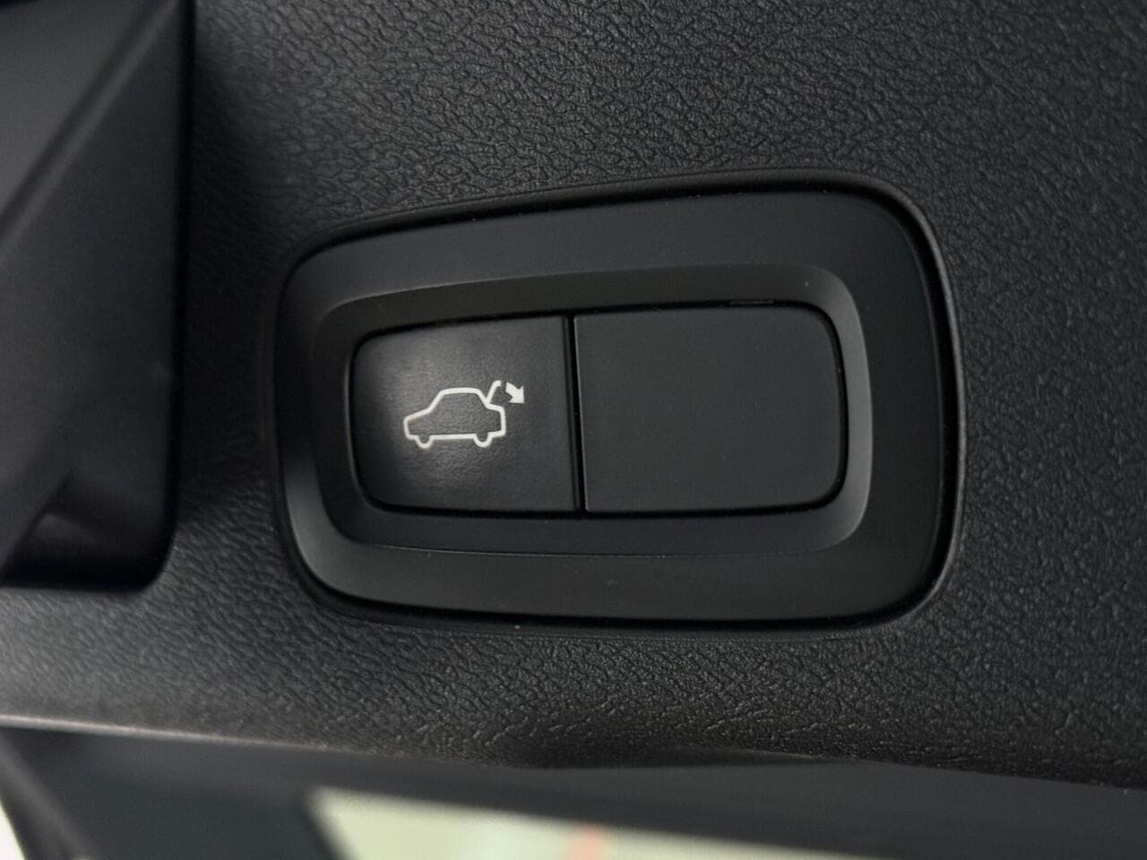 Volvo XC60 thumbnail Misc Controls