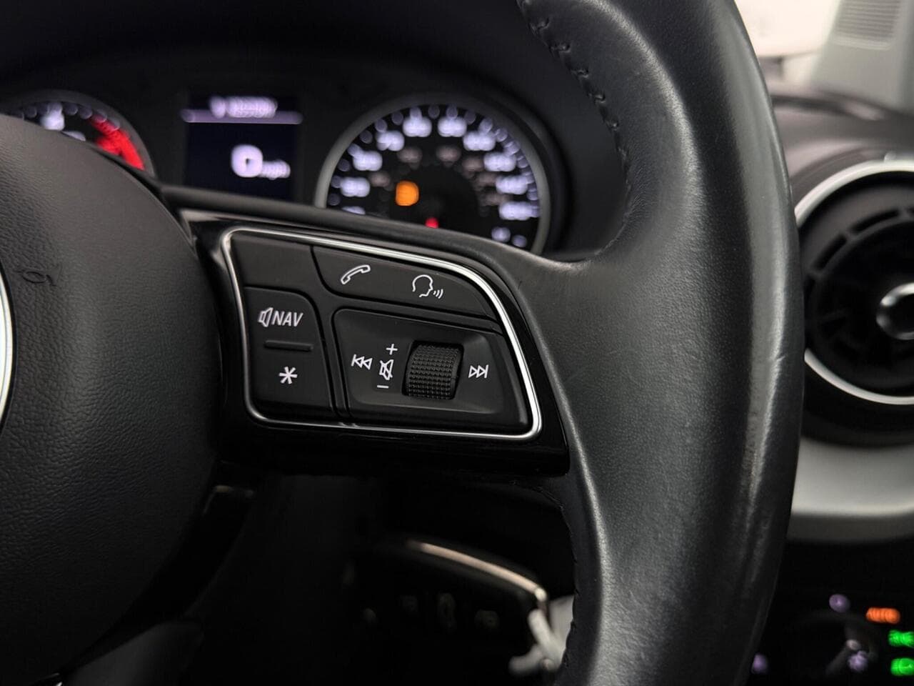 Audi Q2 thumbnail Misc Controls