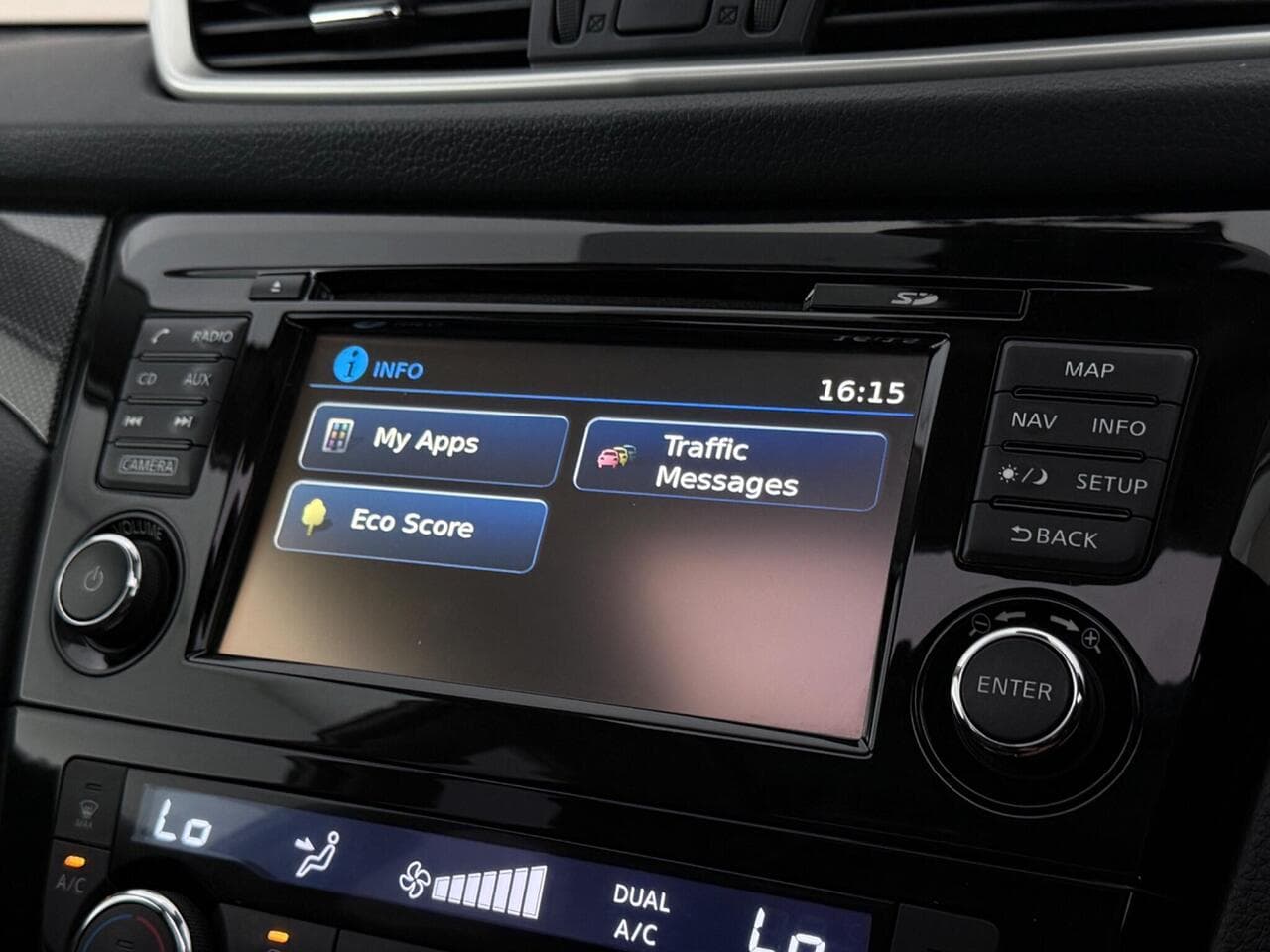 Nissan X-Trail thumbnail Infotainment System