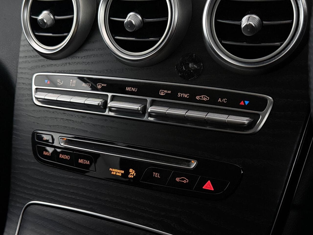 Mercedes-Benz GLC thumbnail Interior Front