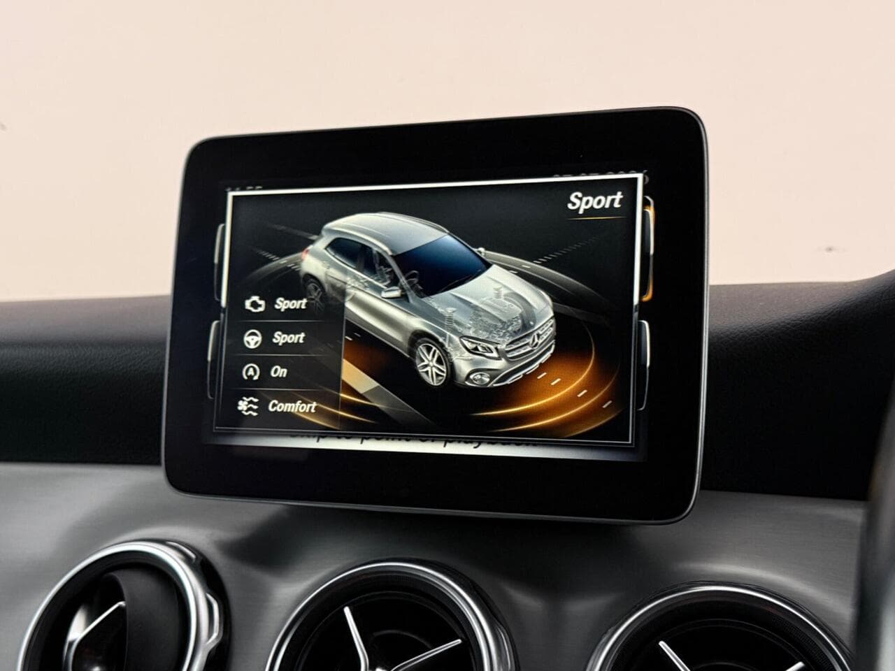 Mercedes-Benz GLA thumbnail Infotainment System